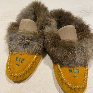 Women’s Hand Made Moccasins Fur Trim Sz8
